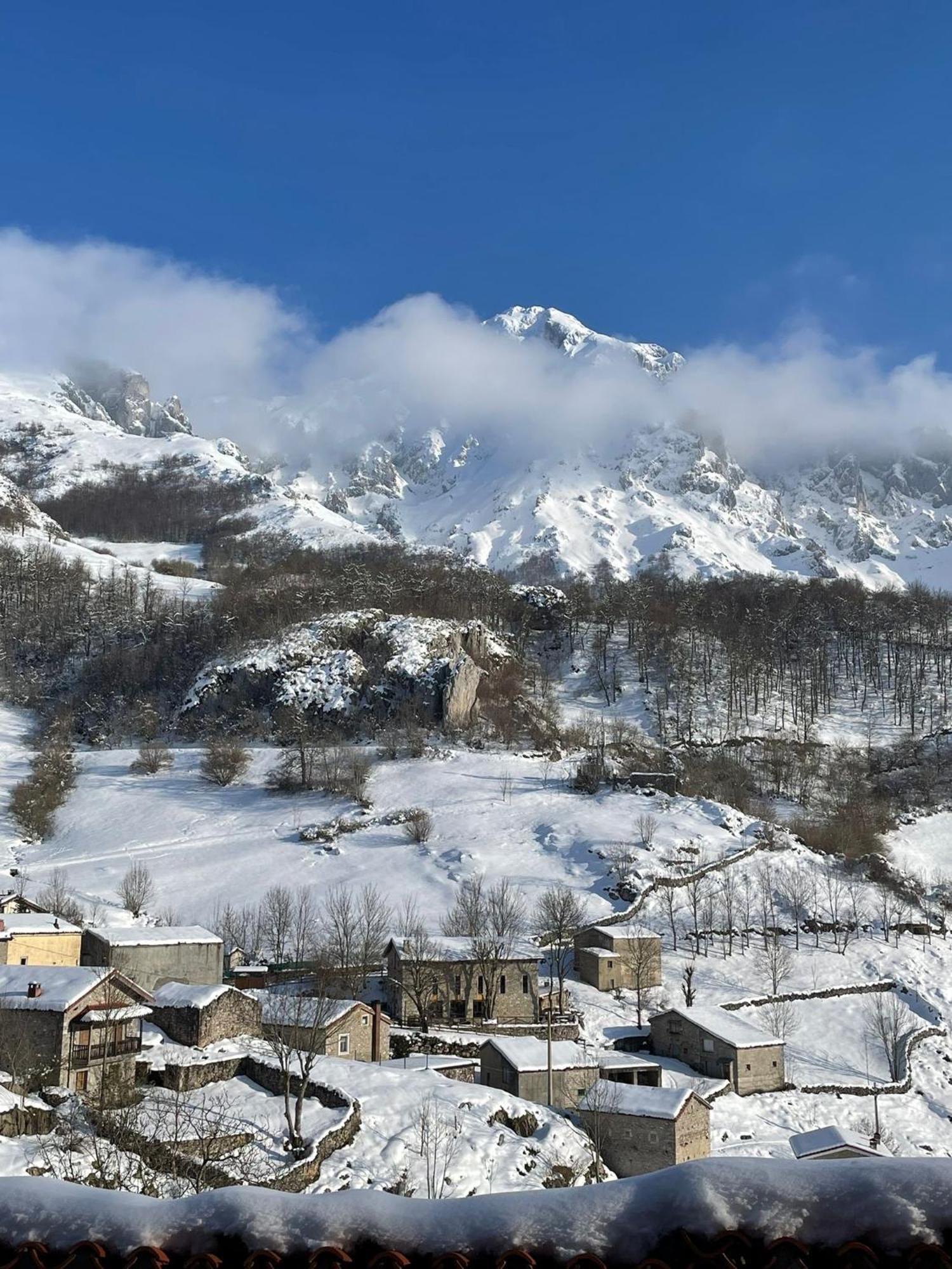 Albergue Pena Castil Sotres Exteriér fotografie